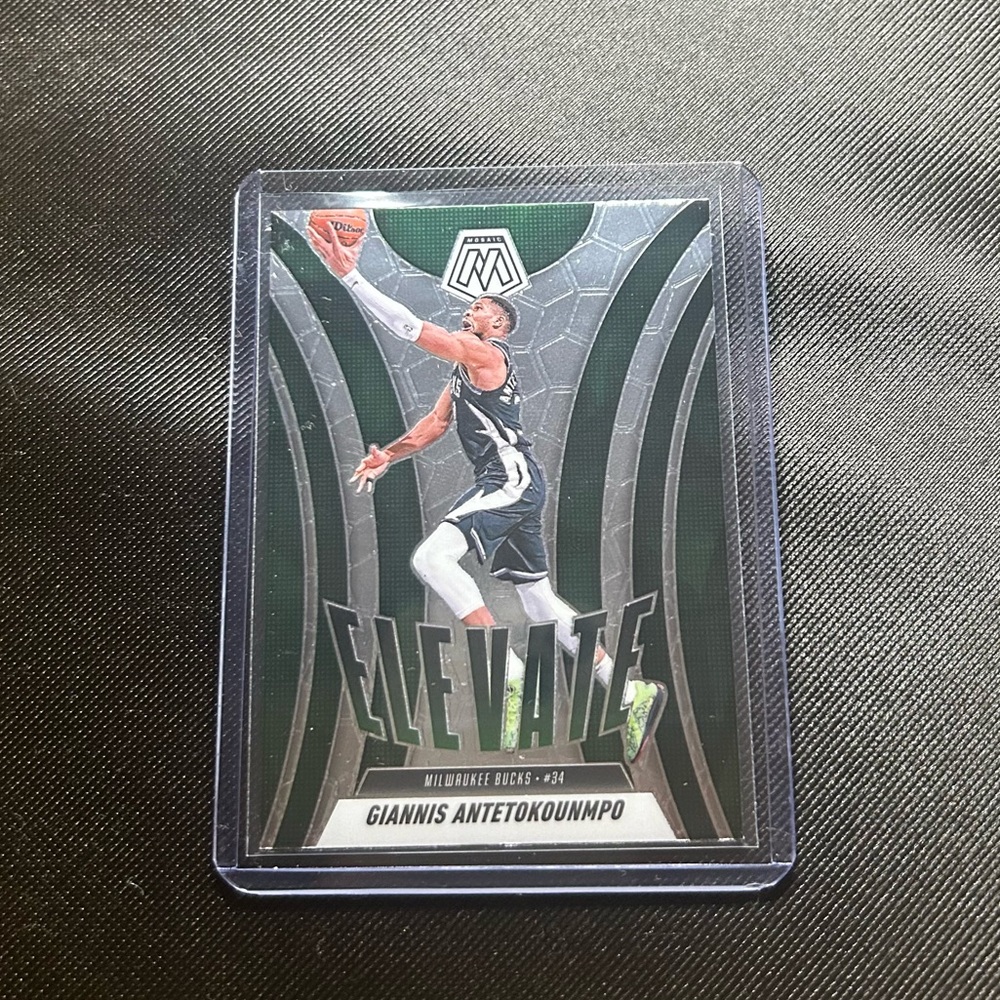Giannis Antetokounmpo Elevate Basketball Card